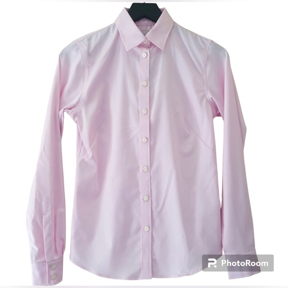 Banana Republic Tops - BANANA REPUBLIC.   Pale Pink No Iron Fitted Button Down Size 4
